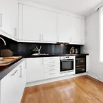 Апартаменти Central, Lovely With A Unique View *