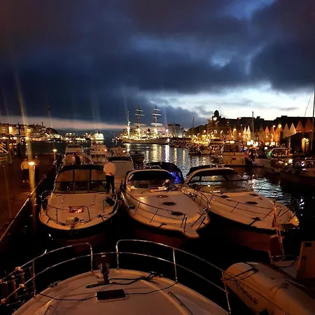 Central, Lovely With A Unique View Appartement Bergen
