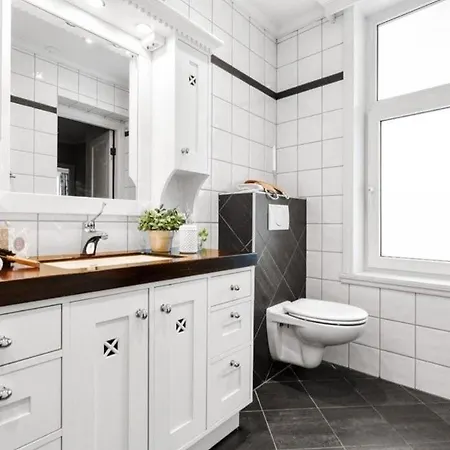 Central, Lovely With A Unique View