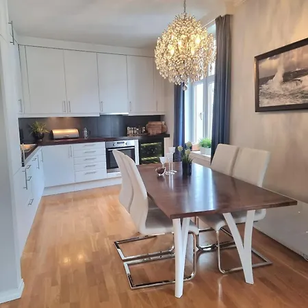 Central, Lovely With A Unique View Appartement