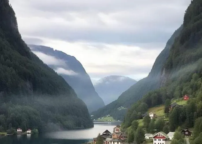 Central, Lovely With A Unique View *