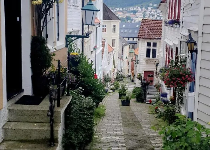 Central, Lovely With A Unique View Bergen