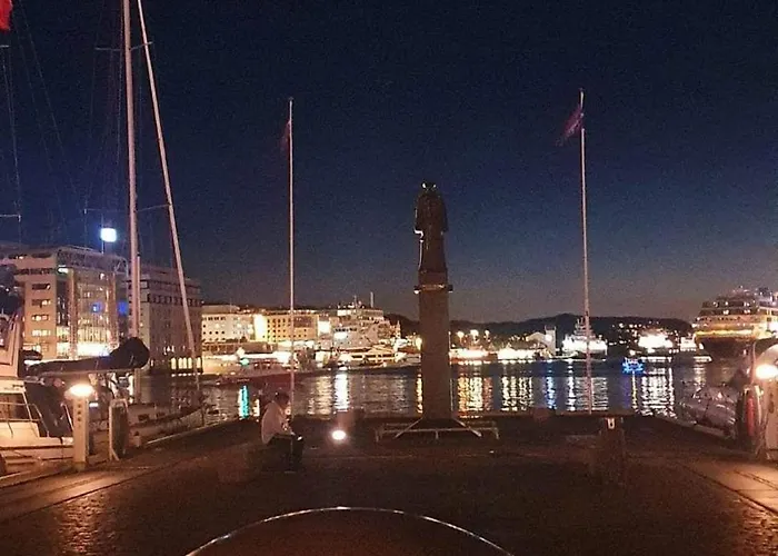 Central, Lovely With A Unique View Μπέργκεν