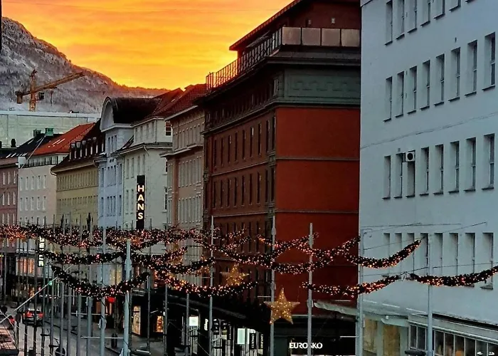 Central, Lovely With A Unique View * Μπέργκεν