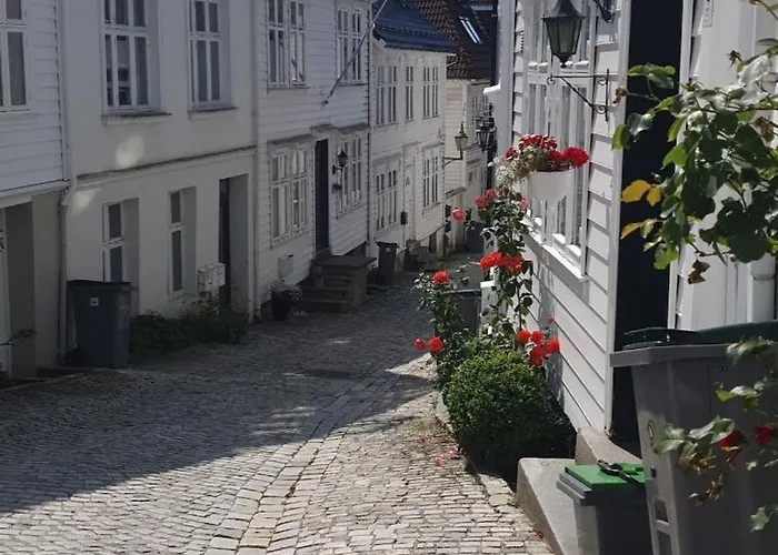 Central, Lovely With A Unique View *