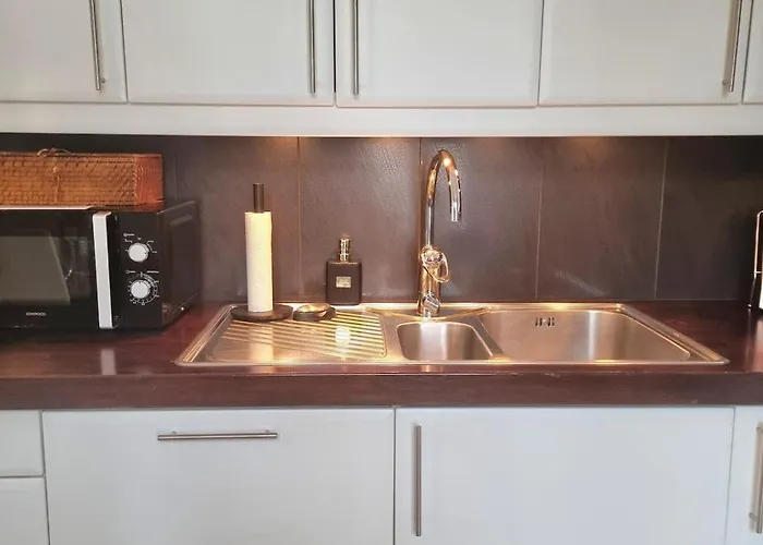 Central, Lovely With A Unique View *