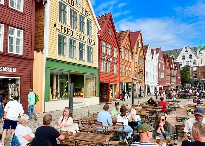 Central, Lovely With A Unique View *