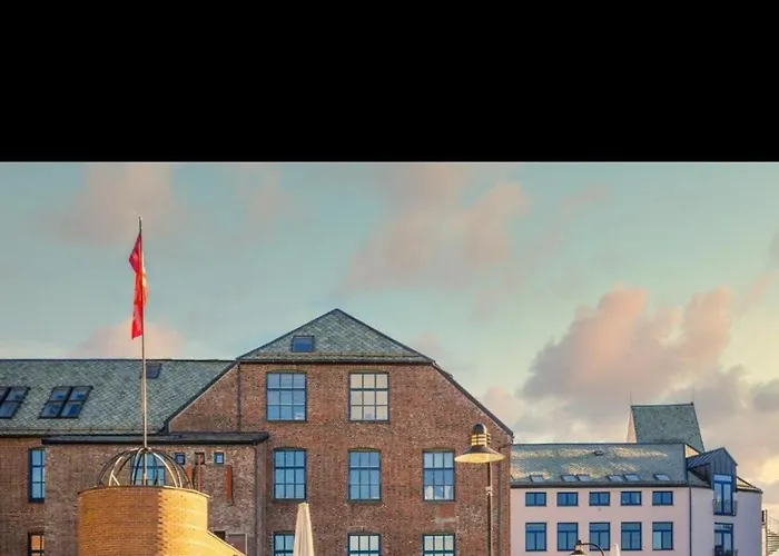 Central, Lovely With A Unique View *