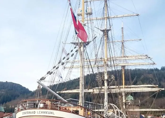 Central, Lovely With A Unique View Διαμέρισμα