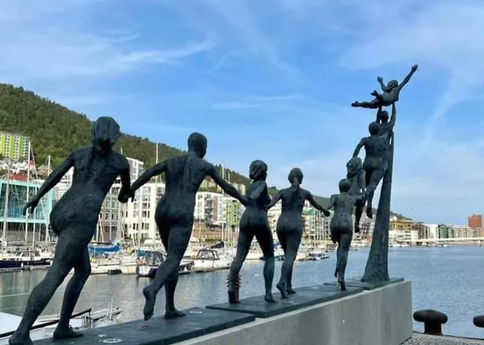 Central, Lovely With A Unique View * Bergen