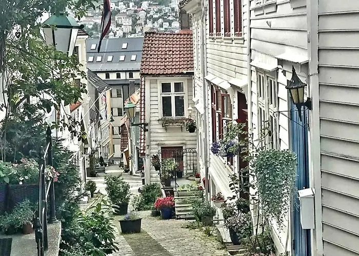 Central, Lovely With A Unique View