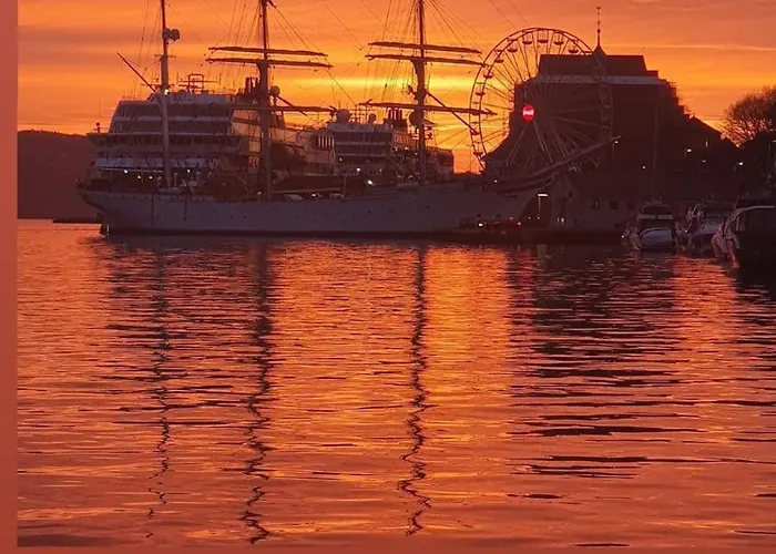 Central, Lovely With A Unique View *