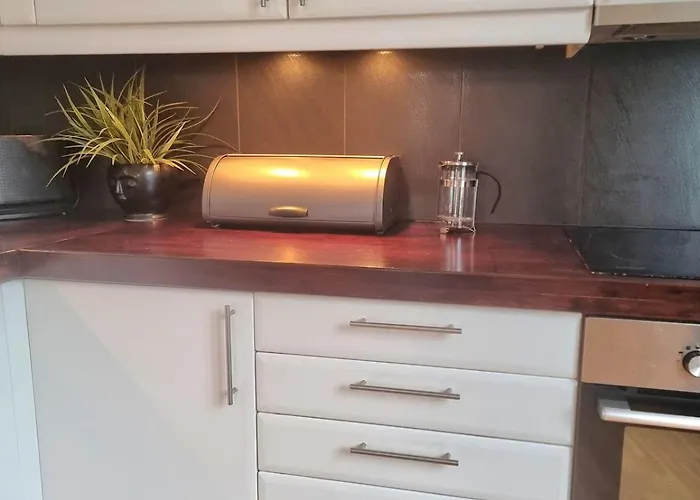 Central, Lovely With A Unique View *