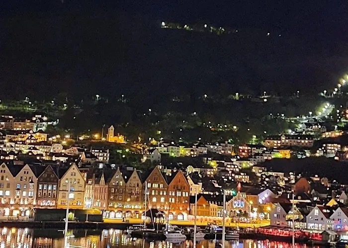 Central, Lovely With A Unique View *